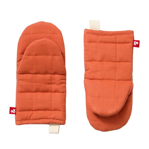 Hedley & Bennett Oven Mitts - Heat Resistant Kitchen Mittens - Baking Gloves with Hanging Loop - 100% Cotton Outer and Lining; 100% Polyester Filling - Paprika Red